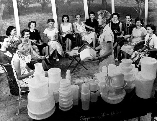  Tupperware